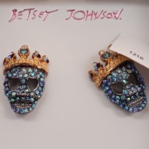 Skulls in crowns earrings
